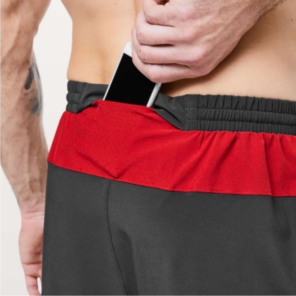 Lululemon Switch Up Short *7"
Obsidian / Dark Red - Picture 2 of 6